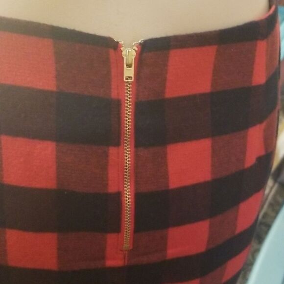 New Old Navy Red Plaid Mini Skirt Size 2 - Picture 3 of 6